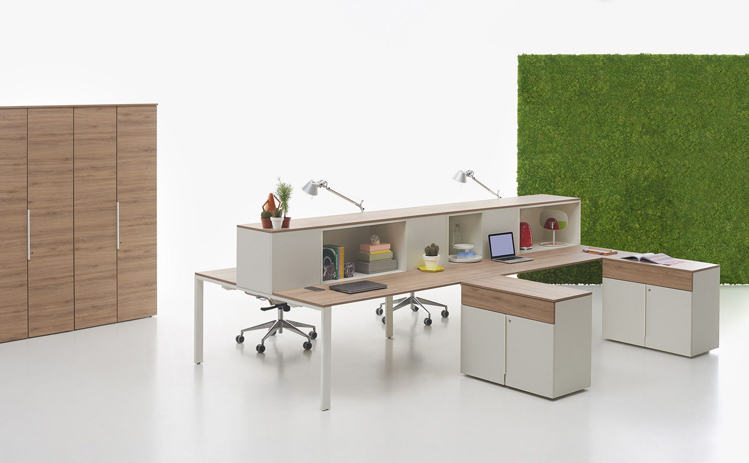 Vista di un ufficio con scrivania multi postazione della collezione You-Eco