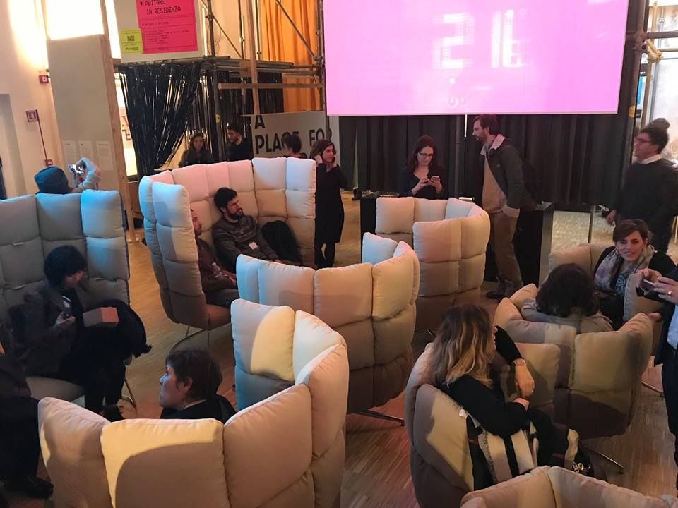 Manerba e un “esercito” di Undecided approdano in Triennale, per la mostra 999. Dal 12 gennaio al 2 aprile 2018.