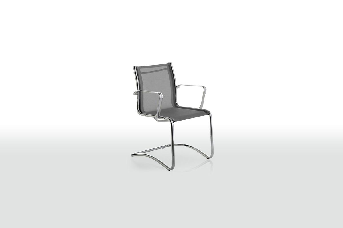 Sedia di design con supporto fisso in acciaio cromato collezione Net su sfondo bianco