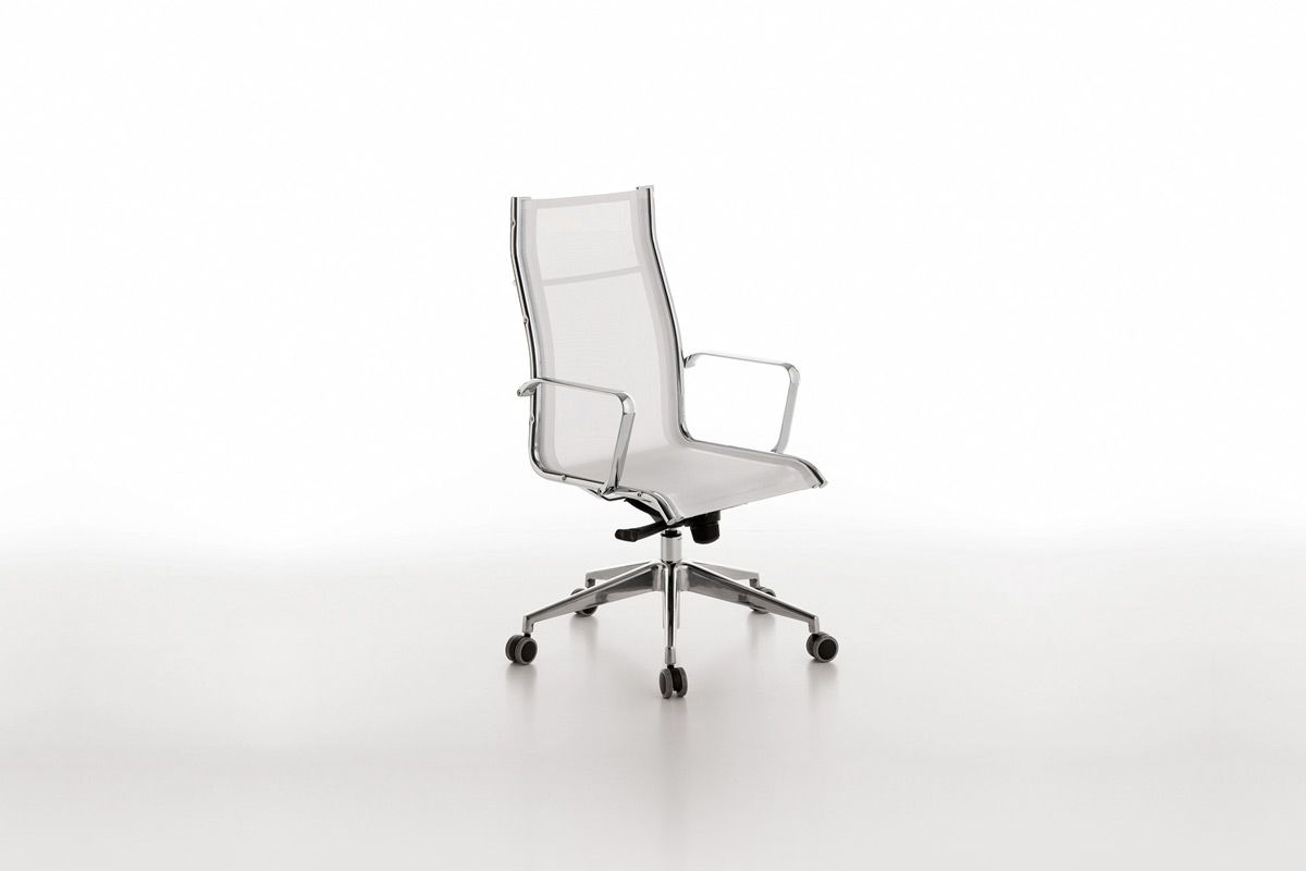 Sedia bianca da ufficio con rotelle collezione Net su sfondo bianco