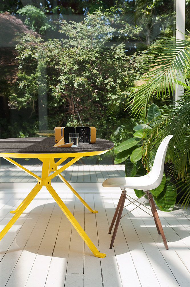 Tavolo con piano in essenza  della collezione Revo Home Office 