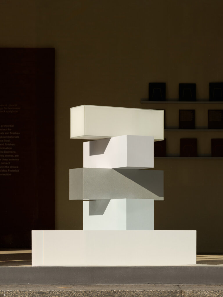 Manerba–Dolmen-Ringraziamenti MDW24-Showroom-3